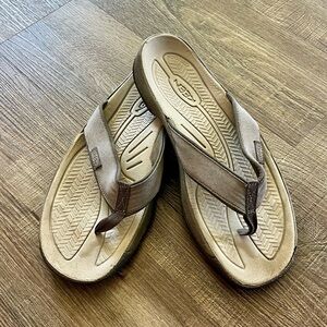 Keen Kona sandal flip flop women size 10 grey